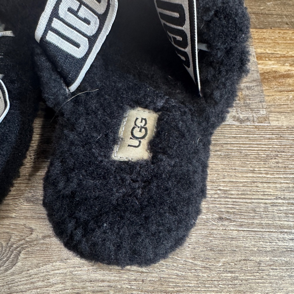 UGG‎ Fluff Yeah Slide Sandals Black Shearling Logo Strap Women’s 6 - Picture 4 of 9
